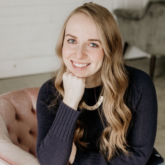 Meet your Posher, Nicole - Picture 2 of 2